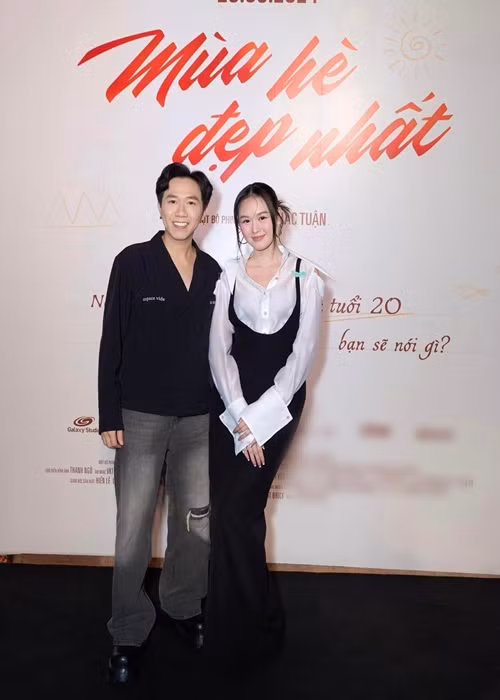 Anh Duc tinh tu ben vo sap cuoi kem 12 tuoi tren tham do
