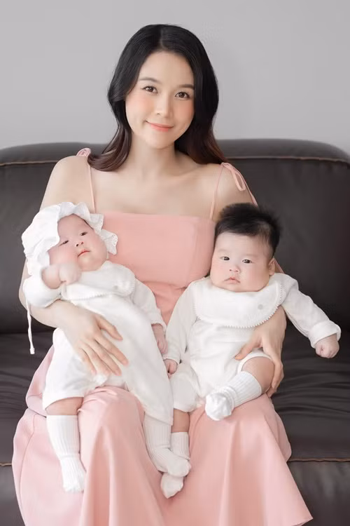 Hai thiên thần nhỏ của Sam được xem là hai em bé hot nhất nhì Vbiz hiện tại.