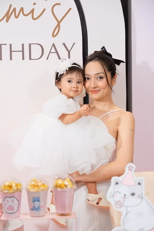 Bảo Anh cho biết, con gái rất ngoan ngoãn, đáng yêu, hiểu chuyện.