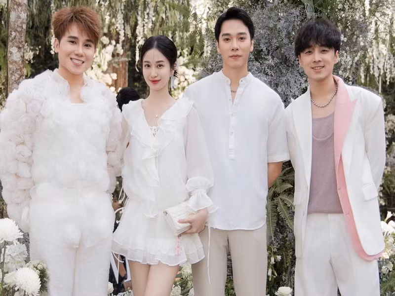 Mới đây, Him Phạm đăng ảnh bên Jun Vũ và Hải Nam (thứ hai bên phải) khi cùng dự tiệc cầu hôn của Midu vào tháng 5 vừa qua. Ảnh: Instagram.