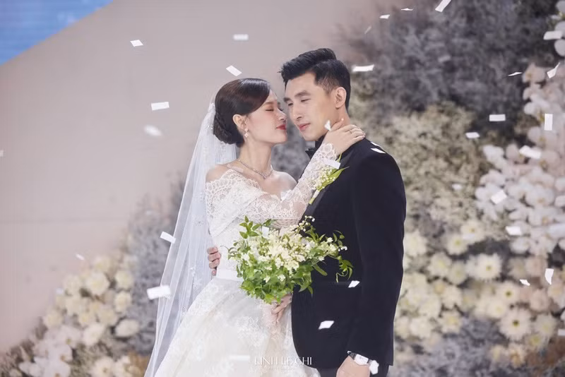 Nhiều đồng nghiệp mừng cho Midu đã tìm được bến đỗ bình yên.