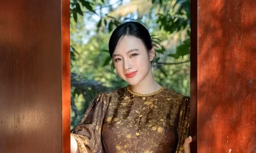 Angela Phuong Trinh xin loi ve on ao phat ngon “ngong cuong”