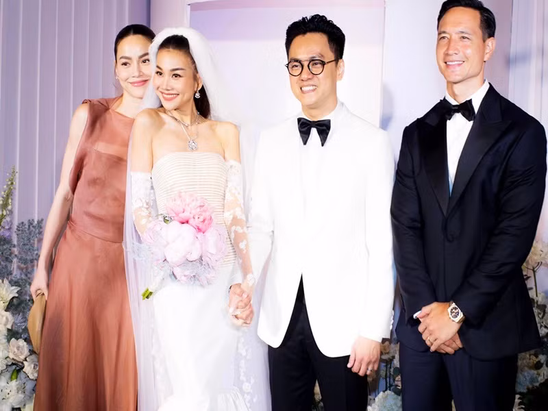 Chia sẻ trên Dân Việt, Thanh Hằng cho biết, cô giữ được mối quan hệ tốt đẹp với Hà Hồ suốt nhiều năm bởi quan niệm trong tình bạn, phải biết nhường nhịn lẫn nhau, lui về sau một chút, biết nghĩ cho đối phương một chút.