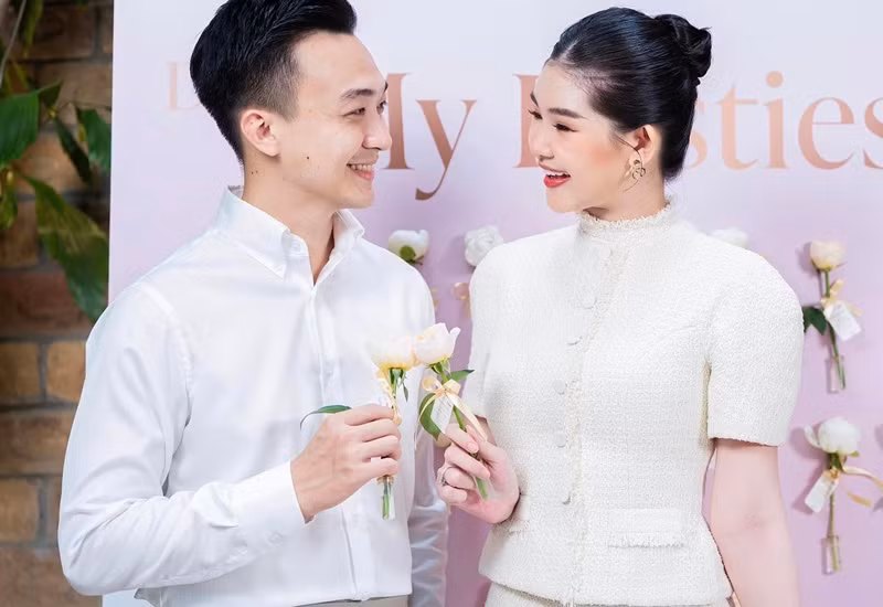  Hoa hậu Ngân Anh và MC Phan Tô Ny bí mật hẹn hò trong hai năm trước khi về chung một nhà vào năm 2022.