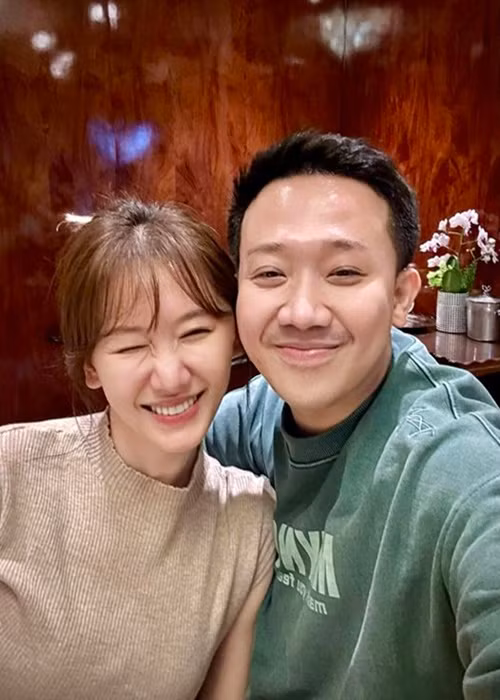 Nhân dịp Hari Won đón tuổi mới, Trấn Thành dành lời ngọt ngào cho bạn đời. Nam MC gọi vợ là "cục vàng", cảm ơn cô vì nhiều điều.