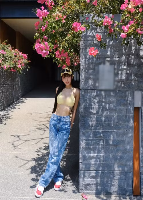 Mỗi lần đăng tải hình ảnh, hot girl cổ động lại nhận được vô số lời tán dương từ người hâm mộ.