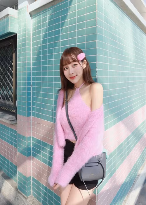Mizuki có 1,8 triệu fan trên Instagram. Bài đăng của cô nàng thu hút đến trăm nghìn người thích, chia sẻ.
