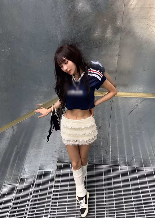 Mizuki sở hữu ngoại hình thon gọn, gợi cảm.