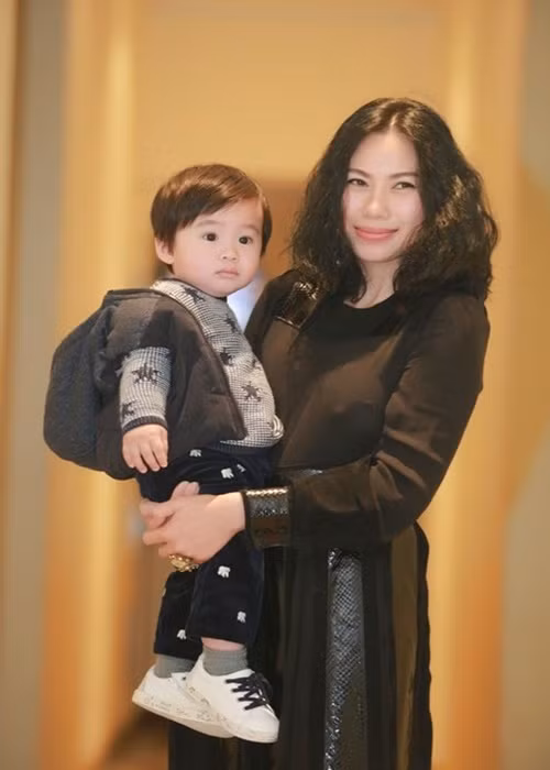 Vợ chồng Tùng Dương có một cậu con trai chung tên thân mật là Voi. Ảnh: Tiền Phong.