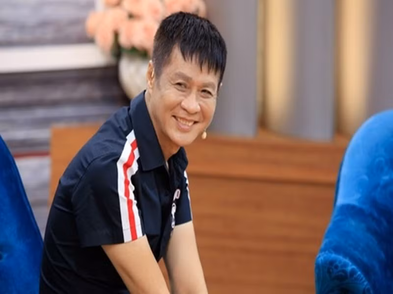 Vợ Lê Hoàng không bao giờ hỏi về công việc của chồng. Cô cũng không xem các chương trình của Lê Hoàng vì không quan tâm chứ không phải ghét hay tránh. Ảnh: VTV.