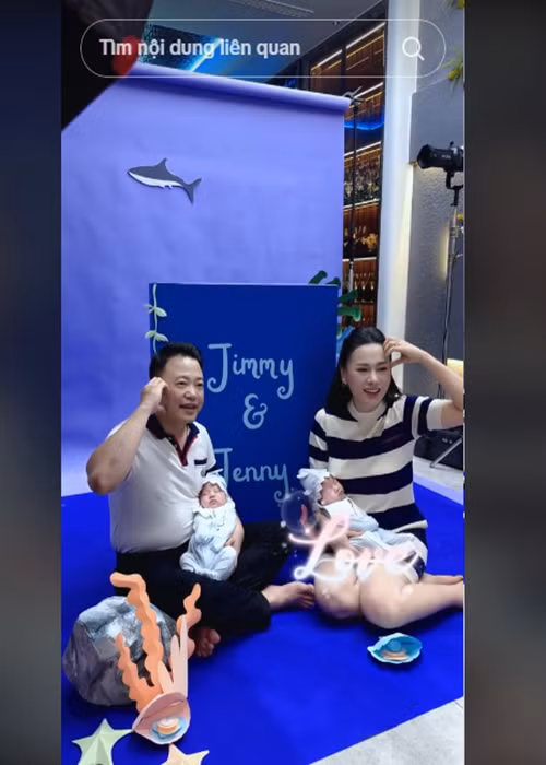 Bộ ảnh nghệ thuật của cặp song sinh nhà Phương Oanh lấy cảm hứng từ biển cả.