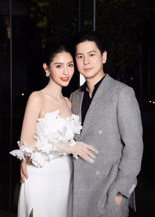 Mai Ho ngay cang xinh, hanh phuc vien man ben chong kem tuoi