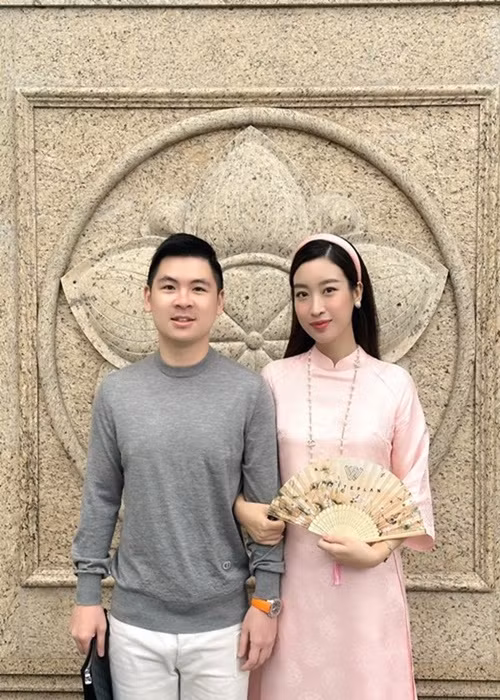Dưới bài đăng của Đỗ Mỹ Linh, Đỗ Vinh Quang để lại bình luận: "Nếu vẫn còn say sưa Hàn Quốc thì nói anh giới thiệu cho nhé".