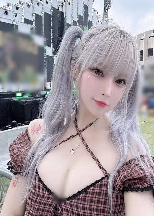  Hot girl Oh Ji Eun (Gini) sinh năm 1998, đến từ Hàn Quốc.