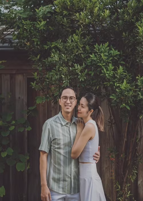 Ngày 8/3/2023, chồng Hà Tăng viết: "Chúc mừng ngày Quốc tế Phụ nữ 8/3 đến người phụ nữ rất tuyệt vời của tôi và tới những người phụ nữ khác ngoài kia. Chúng tôi luôn đánh giá cao những gì nửa kia của thế giới đã làm".