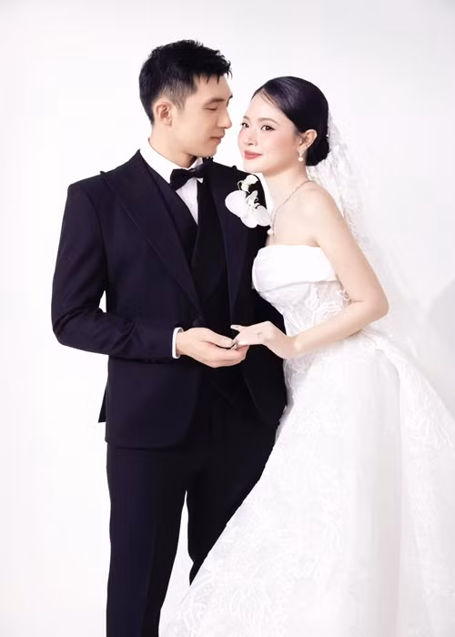 Midu là cô dâu tháng 6 hot nhất Vbiz thời điểm hiện tại.