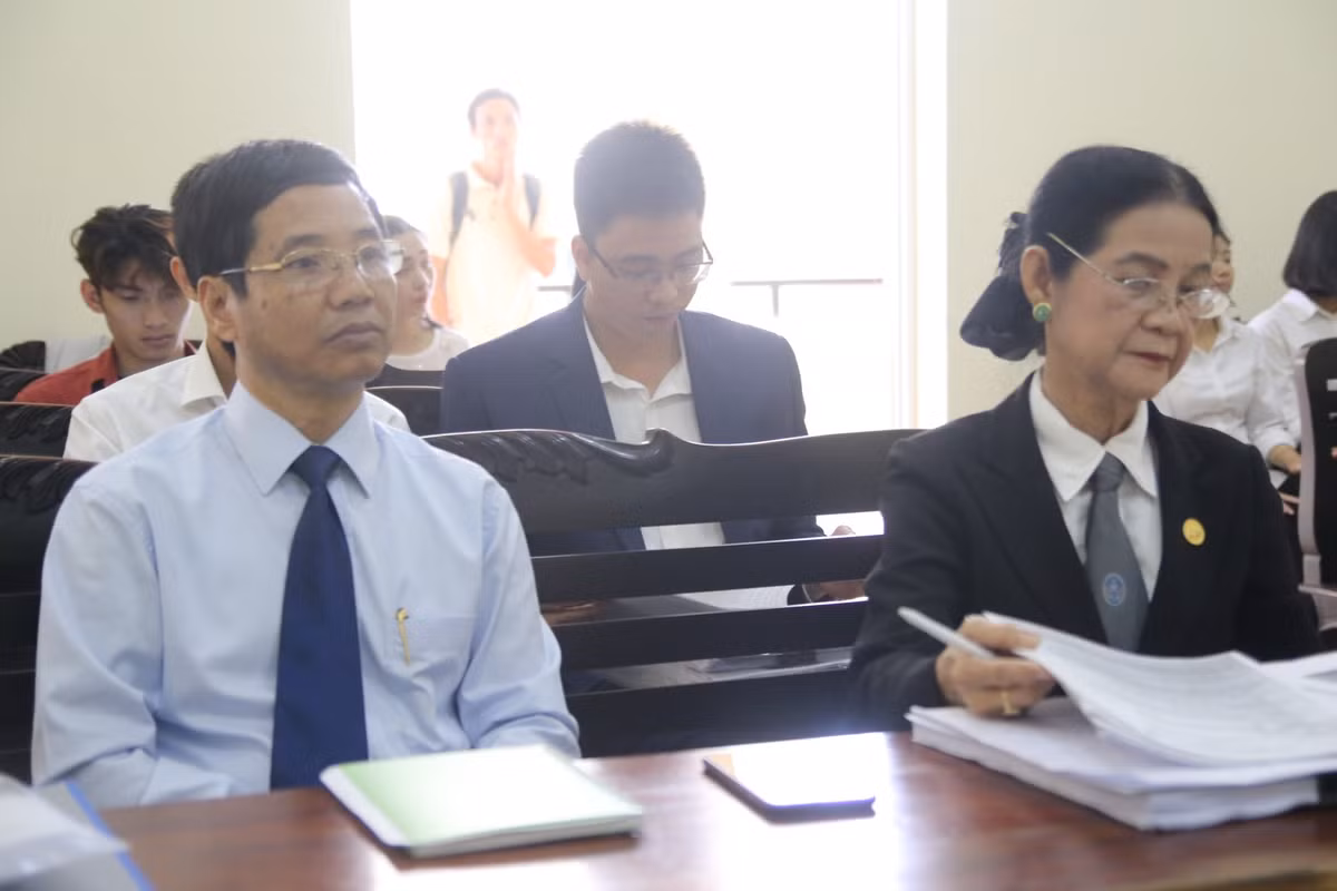 Bà Diệp Thảo - ông Nguyên Vũ: Luật sư cãi nhau nảy lửa tại tòa - Hình 2 Ba Diep Thao - ong Nguyen Vu: Luat su cai nhau nay lua tai toa-Hinh-2