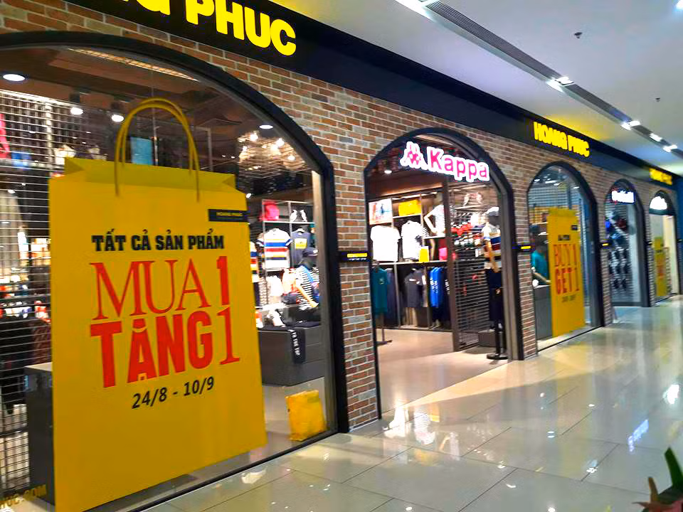 Thương hiệu Kappa cũng thực hiện chương trình giảm giá siêu hot.Từ ngày 24/8 - 10/9 tất cả các sản phẩm Kappa tại Vincom Bà Triệu đều mua 1 tặng 1.