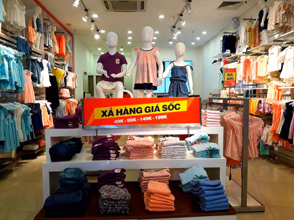 Kèm đó là chương trình "Xả hàng giá sốc" từ 49K - 99K - 149K - 199K.