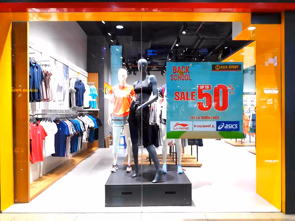 Thương hiệu Maxx Sport cũng thực hiện chương trình "Back to school", giảm giá 50% tất cả các thương hiệu của cửa hàng.