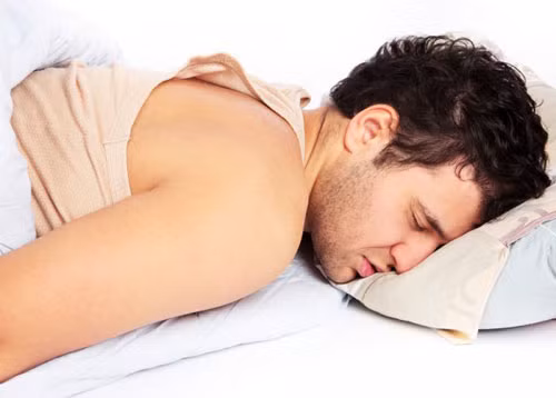 Nam giới bị sưng đau tinh hoàn lấy rễ cây hướng dương sắc cùng đường đỏ để uống. Ảnh: Phòng khám nam khoa.