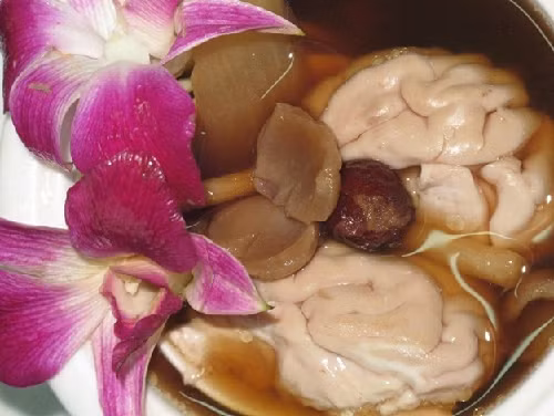 Hàm lượng cholesterol quá cao sẽ ảnh hưởng tới quá trình hấp thu và trao đổi chất trong cơ thể. Ảnh: Ngoisaovn.