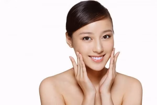 Lưu ý: nên đắp mặt nạ vào buổi tối trước khi đi ngủ, mỗi tuần đắp 3-4 lần để làn da được căng mọng và trắng sáng. Ảnh: Trắng da. 