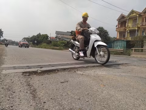 Những người điều khiển giao thông không cứng tay lái có thể sẽ bị tai nạn giao thông ngay lập tức.