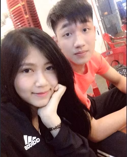 Chân sút Trọng Đại bên cạnh cô bạn gái xinh đẹp hơn anh 1 tuổi.