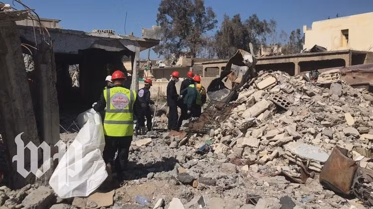 Rùng mình hố chôn tập thể hơn 800 dân thường tại Raqqa - Hình 4 Rung minh ho chon tap the hon 800 dan thuong tai Raqqa-Hinh-4