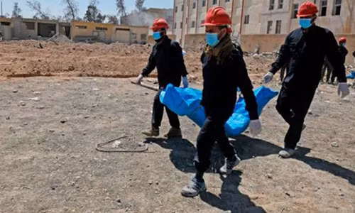 Rùng mình hố chôn tập thể hơn 800 dân thường tại Raqqa Rung minh ho chon tap the hon 800 dan thuong tai Raqqa