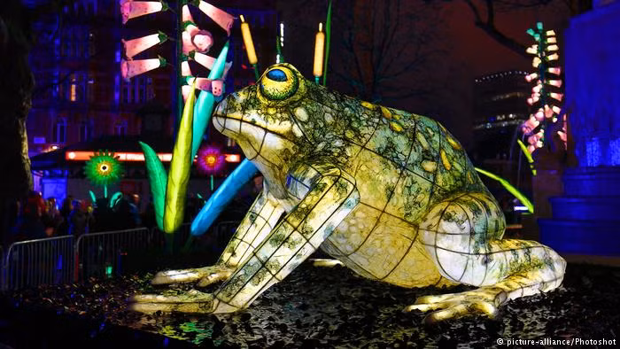 Năm 2019, lễ hội ánh sáng Lumiere của thủ đô London ở nước Anh diễn ra từ ngày 18 đến 21/1. Các địa điểm và đường phố bên bờ sông Thames rực rỡ sắc màu giữa màn đêm trong lễ hội.