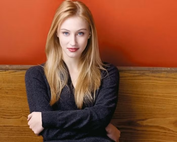 Nữ diễn viên Sarah Gadon, 31 tuổi đến từ Canada, đứng ở vị trí thứ 9 trong danh sách những người phụ nữ có gương mặt đẹp nhất năm 2018.