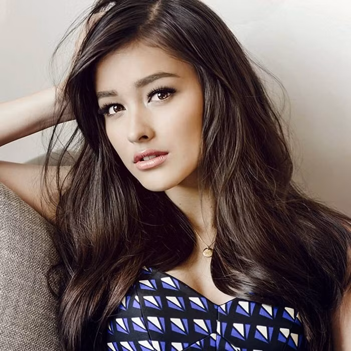 Vẻ đẹp quyến rũ của Liza Soberano, 21 tuổi. Cô là một người mẫu, diễn viên người Mỹ gốc Philippines. Được biết, cô gái trẻ này luôn nằm trong danh sách những gương mặt đẹp nhất trong 5 năm qua.