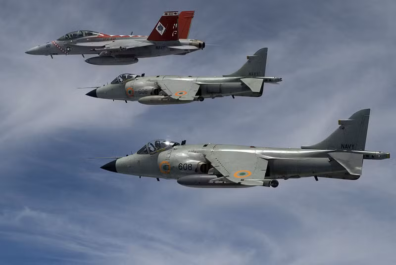 Viet Nam co nen mua tiem kich ham Sea Harrier?