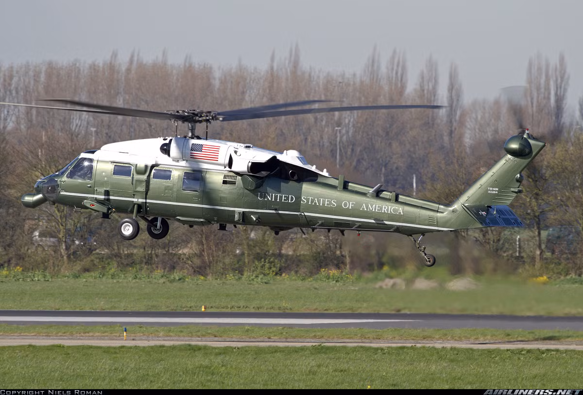 VH-60N dài khoảng 19,76m, rộng 16,36m, cao 5,13m và có trọng lượng tải trung bình 10,6 tấn.