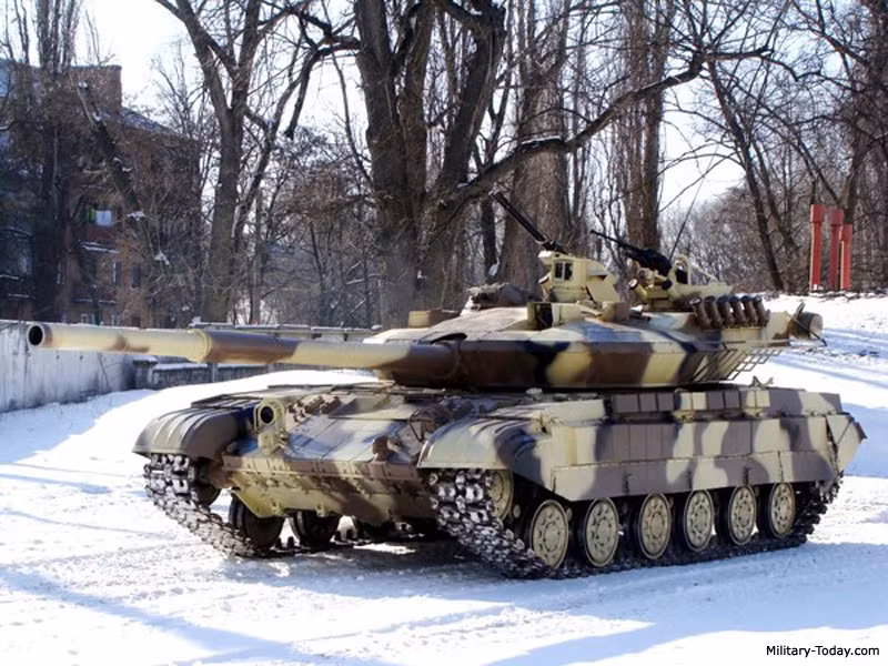 Nhìn chung, sức mạnh kỹ thuật của xe tăng T-64E có thể coi là ngang ngửa với T-90 của Nga, vượt trội một số mặt bảo vệ so với T-72B nâng cấp. Trong khi đó, giá cả của T-64E phải chăng hơn, số tiền mua một chiếc T-90 có thể cho phép mua 3-4 chiếc T-64E. Rõ ràng, phương án xe tăng T-64E là một “món quà trời cho”, Việt Nam có lẽ nên quan tâm tới mẫu tăng này.