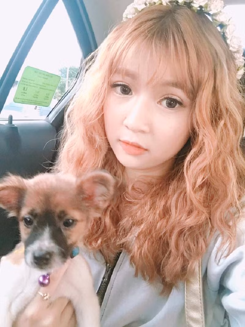 Được biết cô nàng 10X này có sở thích chụp ảnh và đi du lịch. Vì vậy tranh thủ thời gian rảnh rỗi cô nàng thường lên concept chụp hình cũng như xách ba lô lên và đi đến những nơi mình yêu thích.