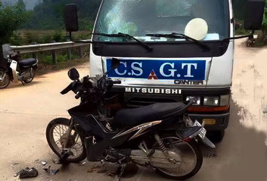 Nhung vu tai nan giao thong tham khoc tuan qua (30/11 - 5/12/2015)-Hinh-5