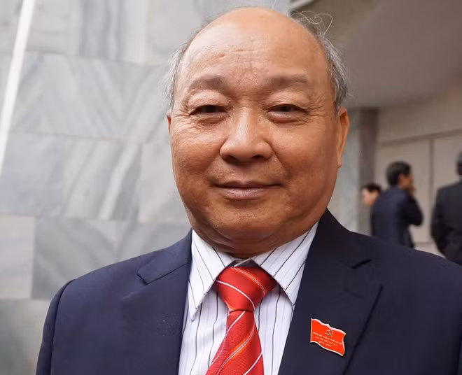  Ông Nguyễn Quốc Triệu: Tại kỳ họp thứ nhất Hội đồng nhân dân (HĐND) TP Hà Nội khóa XIII sáng 20/5/2004, ông Nguyễn Quốc Triệu - ủy viên thường vụ Thành ủy, phó chủ tịch thường trực UBND TP khóa XII - đã được bầu giữ chức Chủ tịch UBND TP nhiệm kỳ 2004-2009.