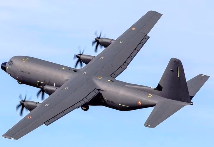 MC-130J được xây dựng dựa trên máy bay máy bay vận tải tầm trung C-130J, nhiệm vụ của chúng là cung cấp nhiên liệu, thả đồ tiếp tế hay triển khai các lực lượng đặc nhiệm từ trên không.