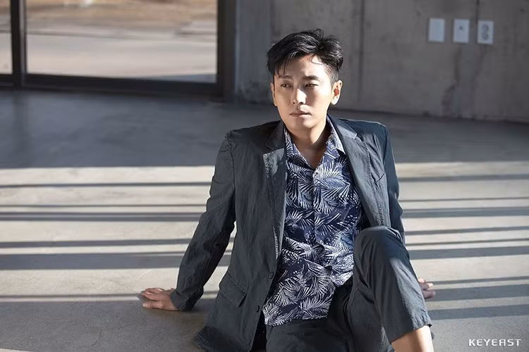 Ji Hoon giúp hàng loạt bộ phim trở thành tác phẩm ăn khách như "I am king", "Five fingers", "Marriage blue", "Mask".