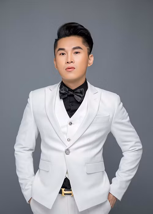Theo Gia đình Việt Nam, nam ca sĩ bị vây đánh khi đi diễn hội chợ từng tốt nghiệp khoa thanh nhạc Học viện âm nhạc Quốc Gia Hà Nội khóa 2006-2009