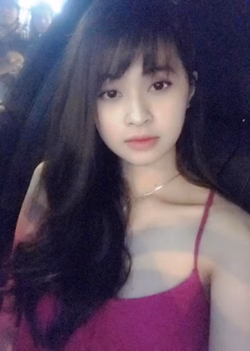 Hot girl Viet bong dung noi tieng roi “chet chim” trong scandal-Hinh-2