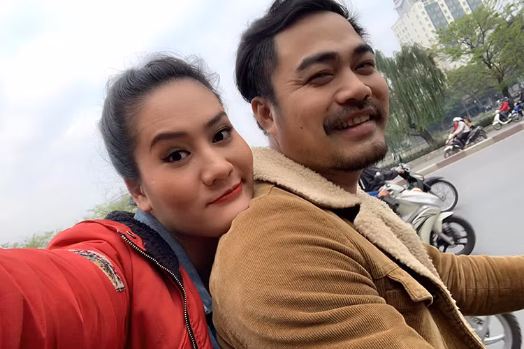 Đảm nhận vai Xinh trong "Về nhà đi con" là diễn viên Minh Cúc.