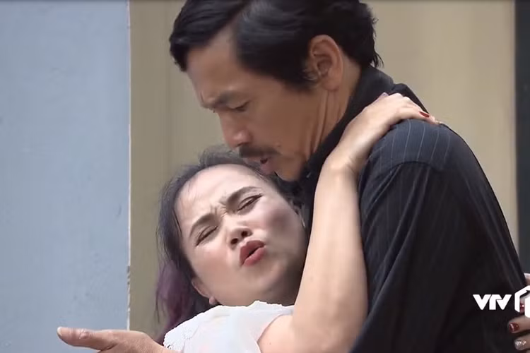 Nhân vật cô Xuyến của "Về nhà đi con" nhận được sự chú ý của không ít khán giả. Ảnh: Vietnamnet