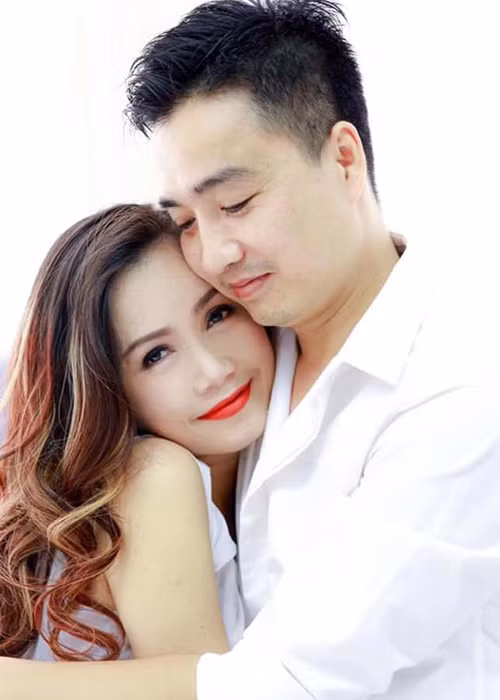 Nữ diễn viên phim "Về nhà đi con" và người chồng thứ 4 đã tổ chức đám cưới vào năm 2016 sau một thời gian hẹn hò.