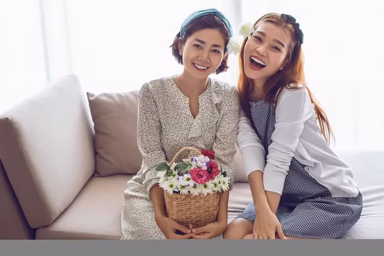 "Bạn tôi sôi nổi, nhiệt tình lắm nên chịu khó nói chuyện, chia sẻ, còn tôi thì khó nói chuyện và chia sẻ hơn. Dần dà 2 đứa nói chuyện nhiều hơn, tôi cũng chịu khó chia sẻ nhiều hơn", Mai Phương viết.