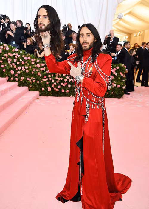 Nam diễn viên diện trang phục của Gucci khi đến tham dự sự kiện Met Gala năm nay.