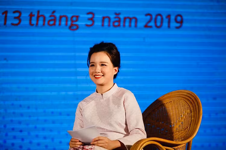 MC Minh Trang cũng lên tiếng về bộ ảnh "Những đứa trẻ mang bầu" khi bị nhầm là một trong những người thực hiện bộ ảnh.